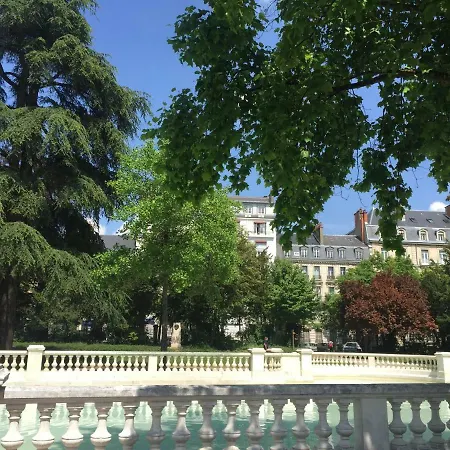 Le Jardin Darcy Liberte Hyper Centre Gare-ville Parking Public Payant Dans La Rue