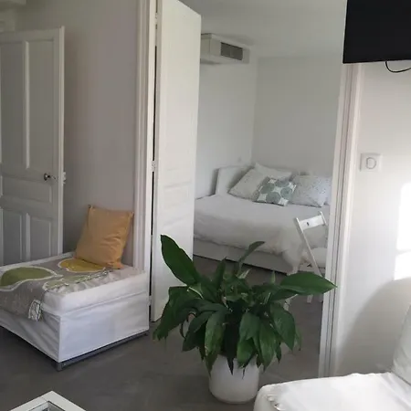 Le Jardin Darcy Liberté Hyper Centre Gare-ville Parking Public Payant Dans La Rue Apartamento *