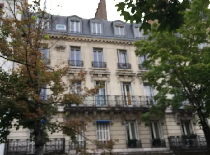 Le Jardin Darcy Liberte Hyper Centre Gare-ville Parking Public Payant Dans La Rue Lägenhet