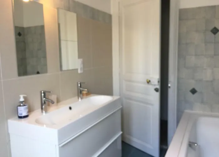 Le Jardin Darcy Liberte Hyper Centre Gare-ville Parking Public Payant Dans La Rue