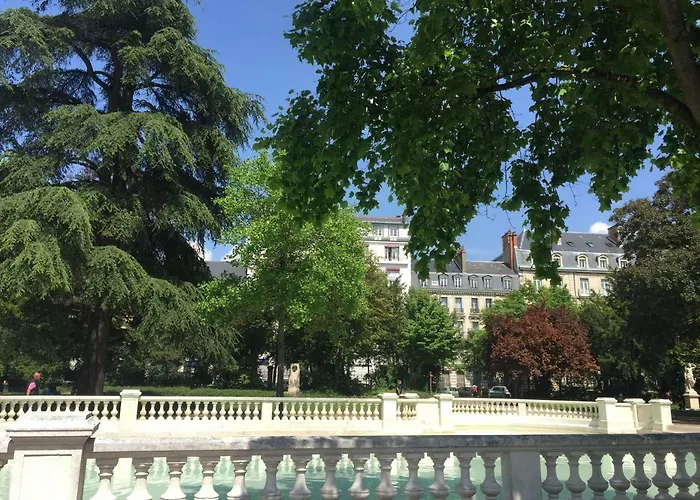 Le Jardin Darcy Liberte Hyper Centre Gare-ville Parking Public Payant Dans La Rue